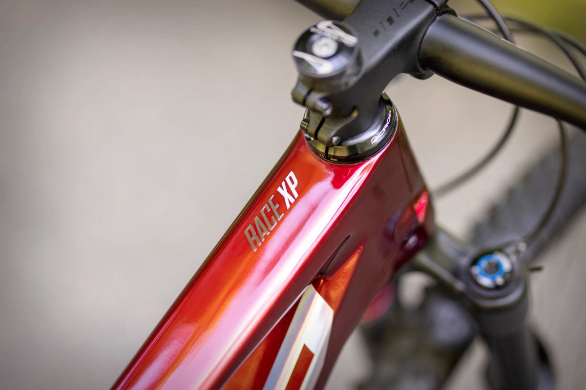 VTT Superior XP 979 – Gloss red / Holo Chrome – Image 3